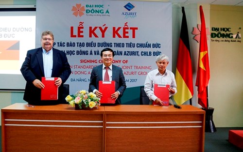 Ký kết hợp tác đào tạo điều dưỡng tiêu chuẩn Đức với Tập đoàn Azurit (CHLB Đức)