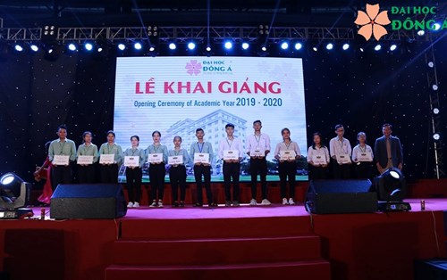 Doanh nghiệp dành nhiều suất học bổng khuyến học cho sinh viên ĐH Đông Á