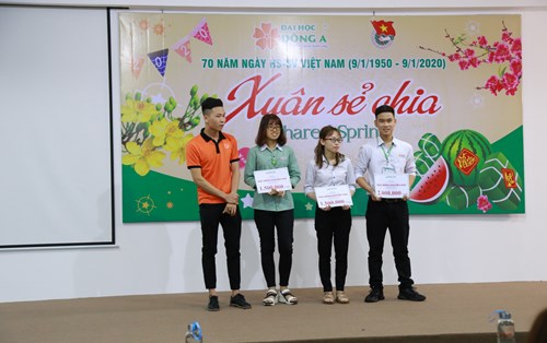 Doanh nghiệp liên kết dành học bổng khuyến học khích lệ SV khó khăn