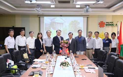 Xúc tiến hợp tác chương trình đào tạo điện tử và bán dẫn với Đại học KHKT Minh Tân (Đài Loan)