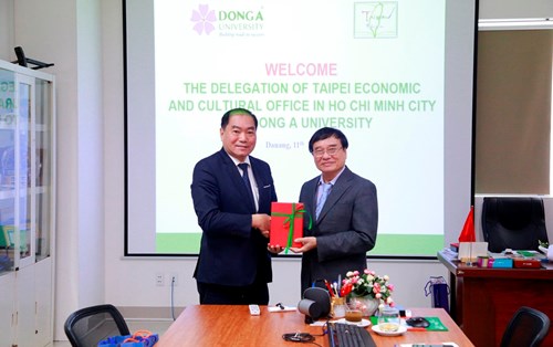 Tham tán Giáo dục Văn phòng Kinh tế và Văn hóa Đài Bắc thăm và làm việc với Đại học Đông Á