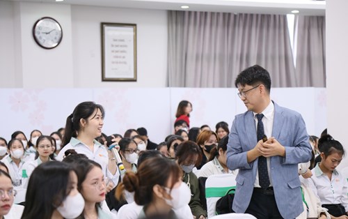 Sinh viên Đại học Đông Á tiếp cận phương pháp chinh phục kỳ thi TOPIK mới mẻ và hiệu quả