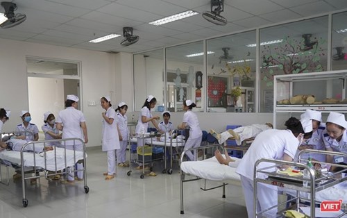 Đà Nẵng: Cơ hội việc làm đến 2.500 USD/tháng cho sinh viên điều dưỡng